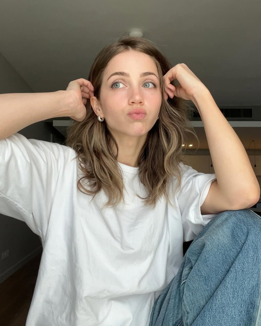 Emily Rudd sebagai Nami