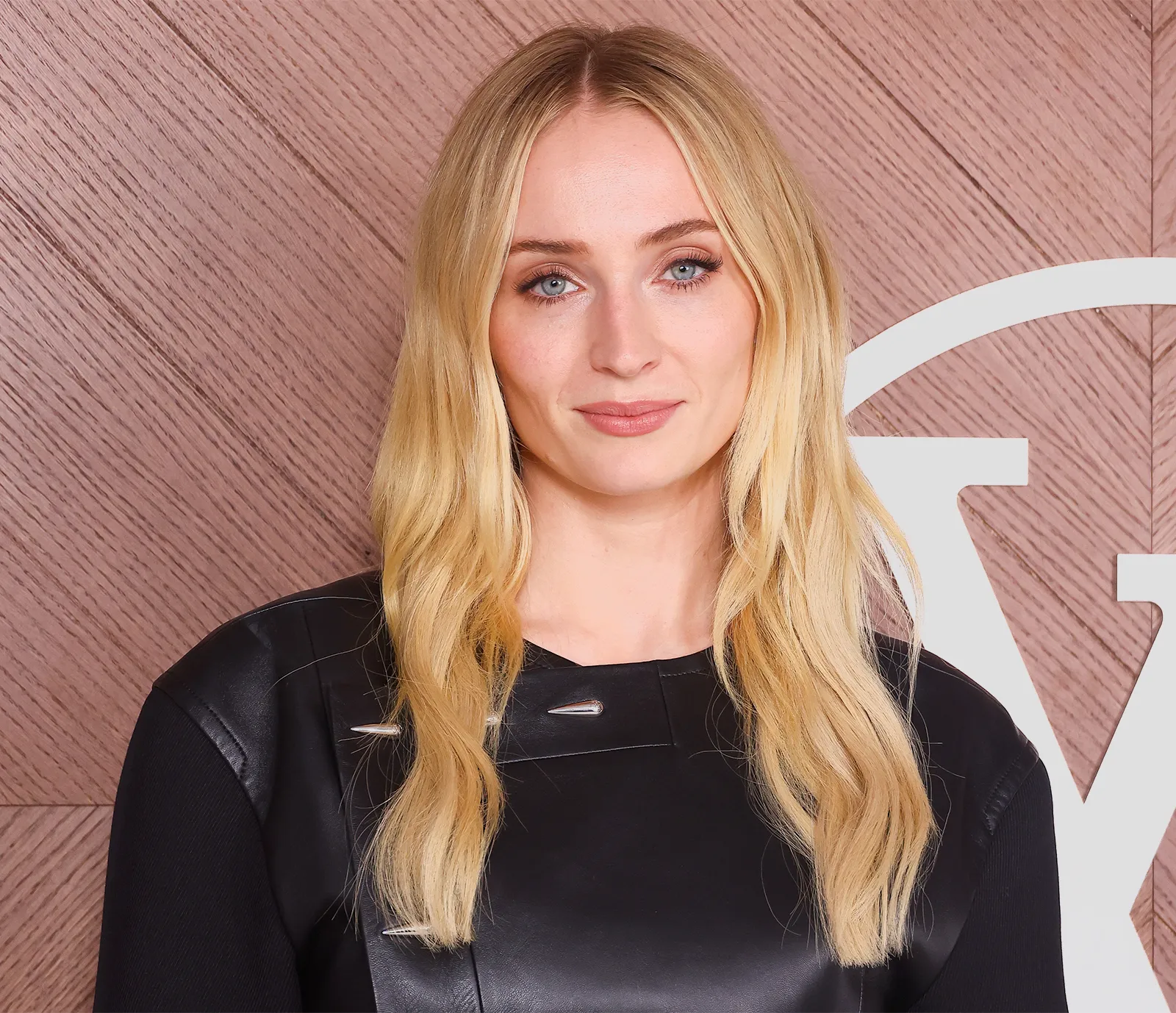 Sophie Turner di Paris Fashion Week 2025